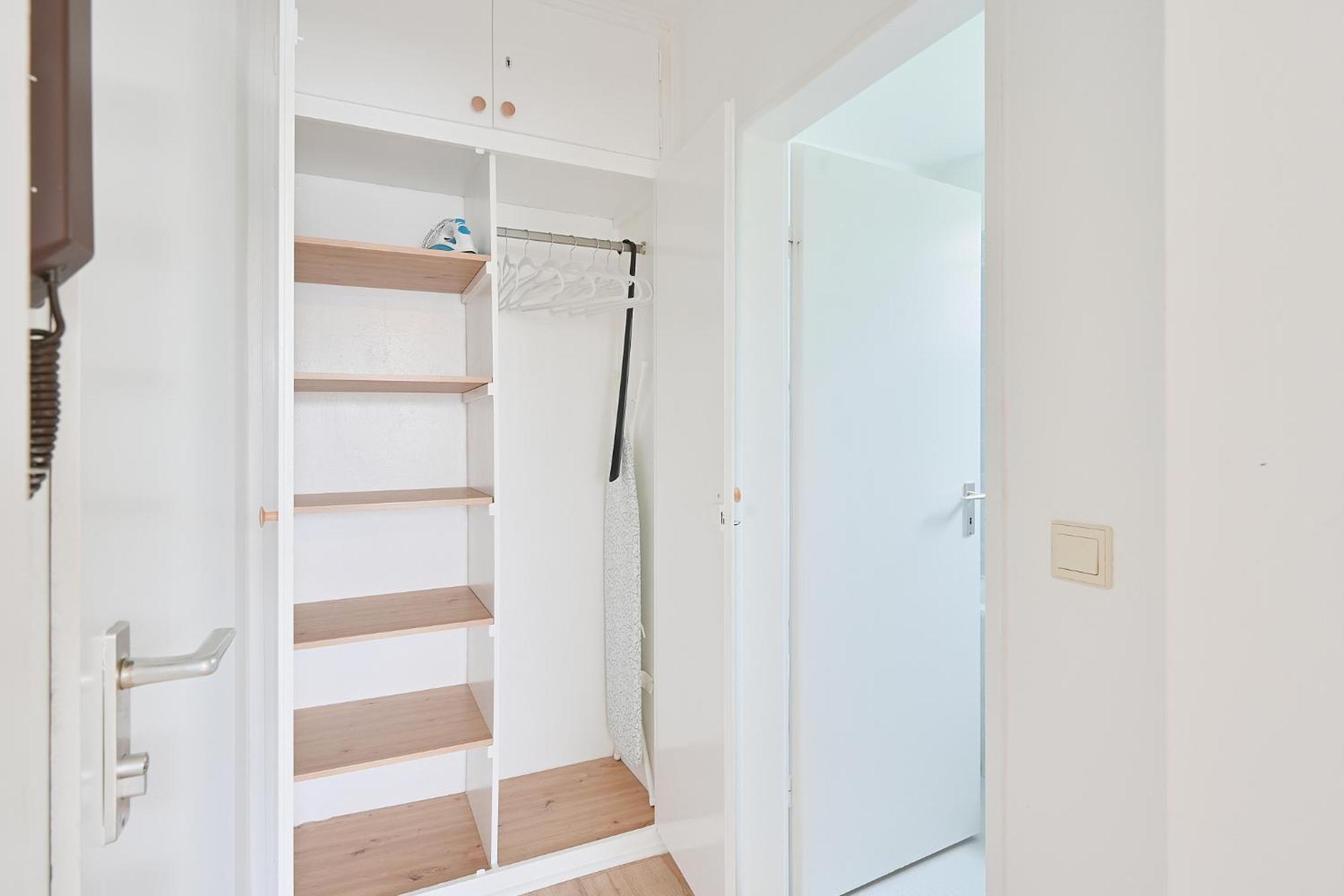 Beautiful And Stylish 1-Bedroom With Kitchen And King Size Bed Wuppertal Eksteriør billede