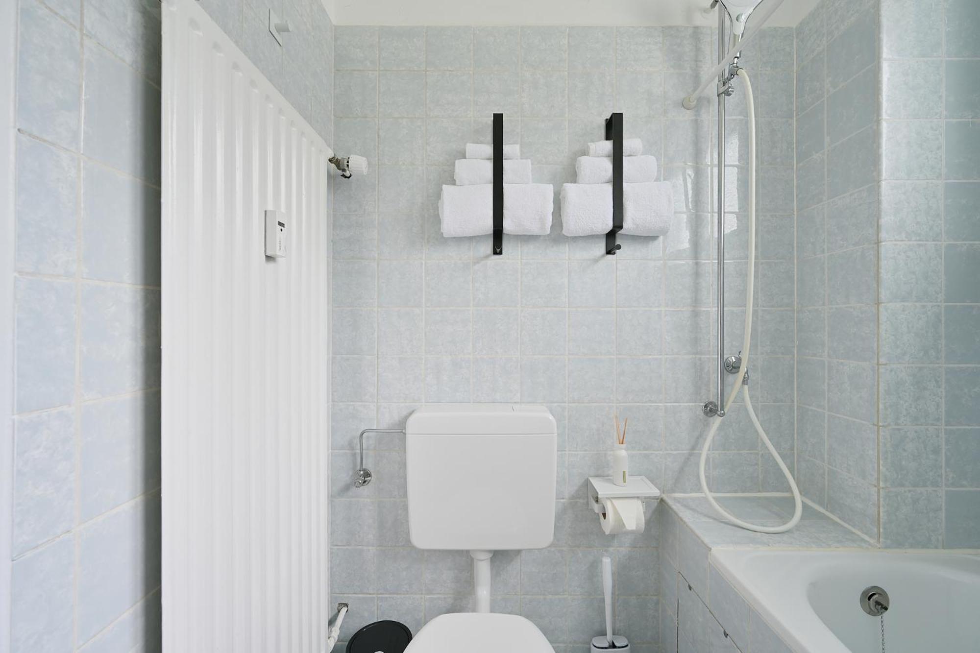 Beautiful And Stylish 1-Bedroom With Kitchen And King Size Bed Wuppertal Eksteriør billede